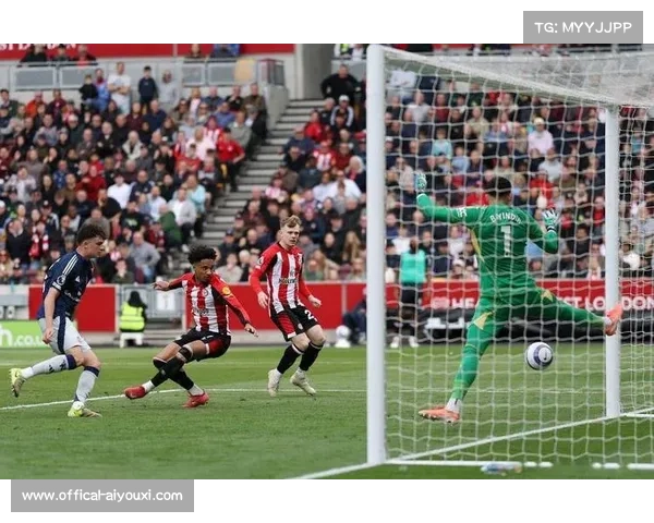 西汉姆联英超首轮主场0-3惨败桑德兰 防线漏洞致崩盘惨剧